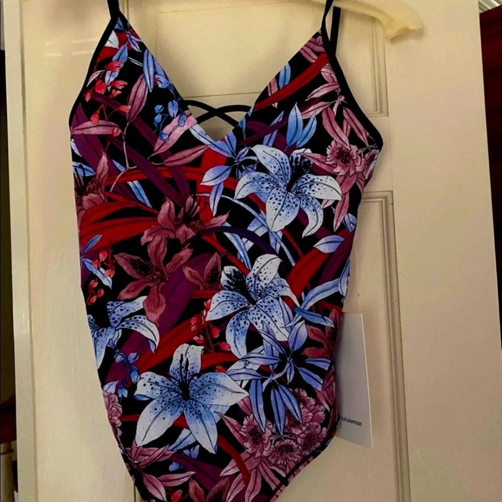 Lululemon NWT Shoreline Onepiece swimsuit. Size 6